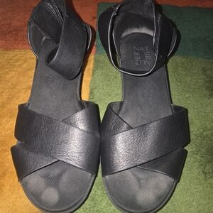 Naturalizer Black Leather Crisscross Sandal — Women's Comfort Sandal